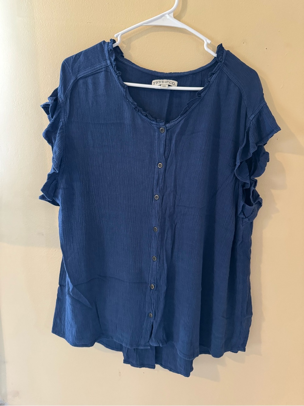 🎄5 for $20 Frye & Co. Women’s Blue Ruffle Sleeve Button Front Top XXL